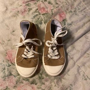 Platform beige sneakers